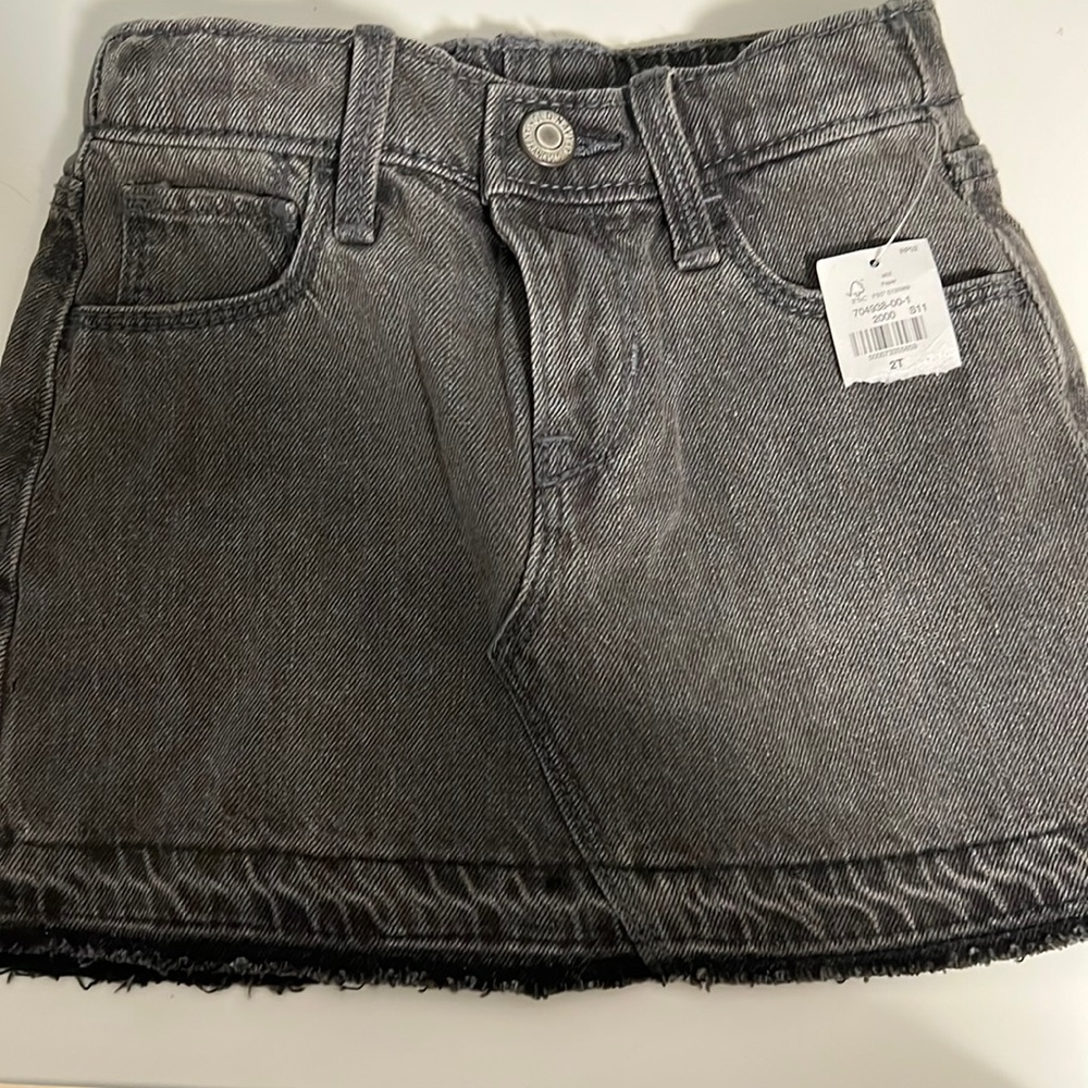 2T brand new Old Navy Skirt